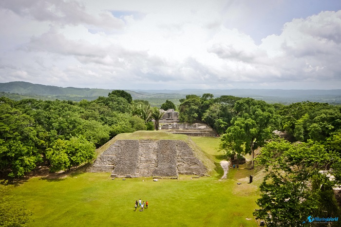 8 Xunantunich