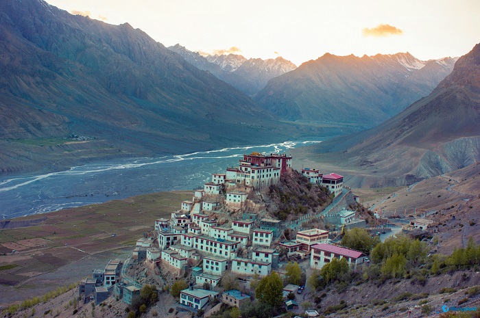 8 Gompa