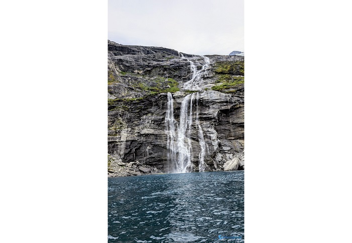 15 Sermitsiaq Waterfall
