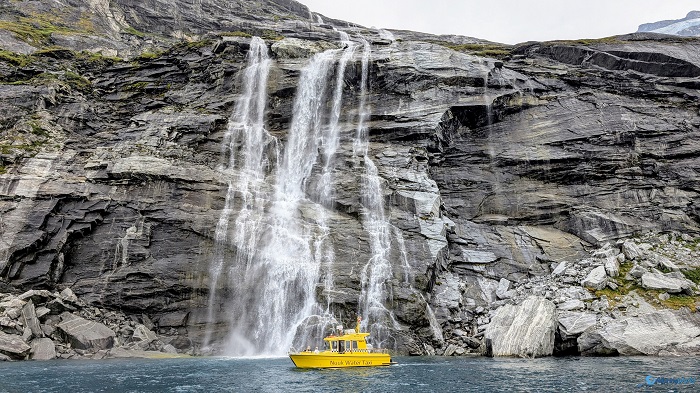 2 Sermitsiaq Waterfall