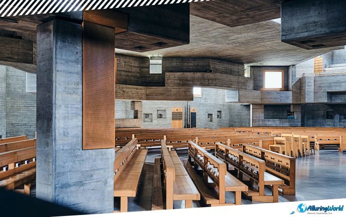 6 Heiligkreuz Church