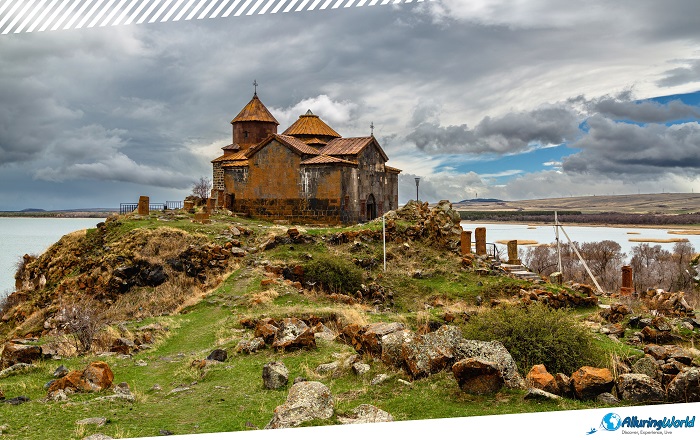 8 Hayravank Monastery