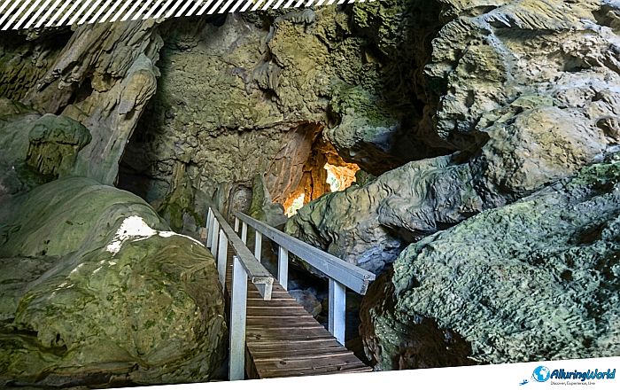 9 Avaiki Cave in Niue