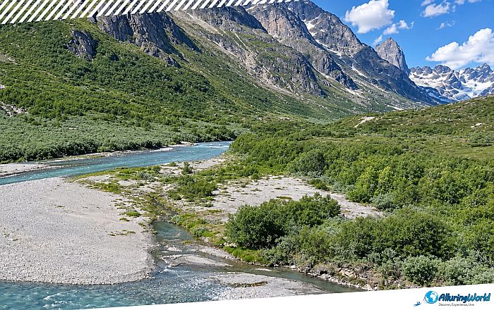11 Qinngua Valley in Greenland