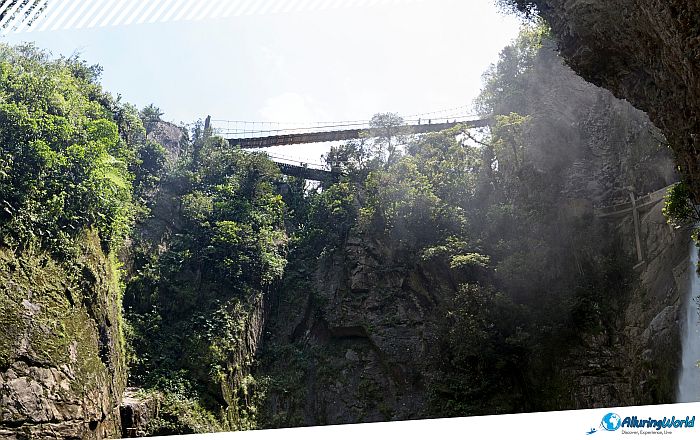 13 Pailón del Diablo Waterfall