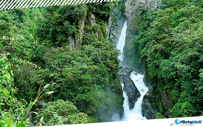 2 Pailón del Diablo Waterfall