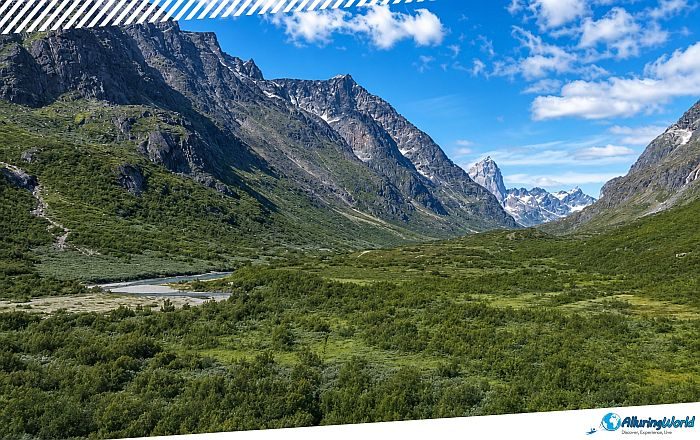 3 Qinngua Valley in Greenland