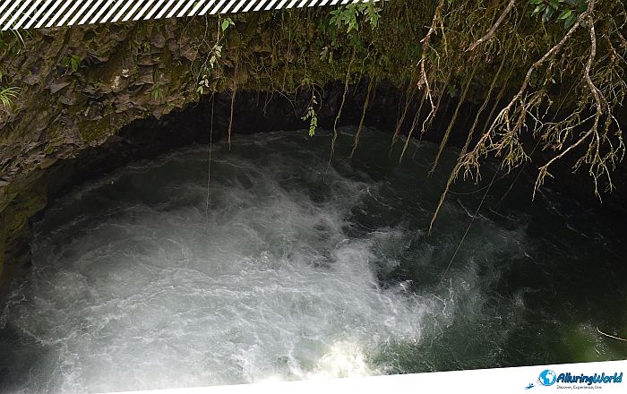 4 Pailón del Diablo Waterfall