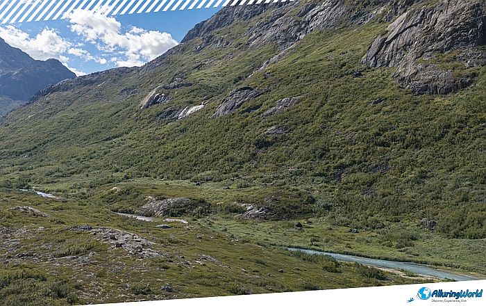 5 Qinngua Valley in Greenland
